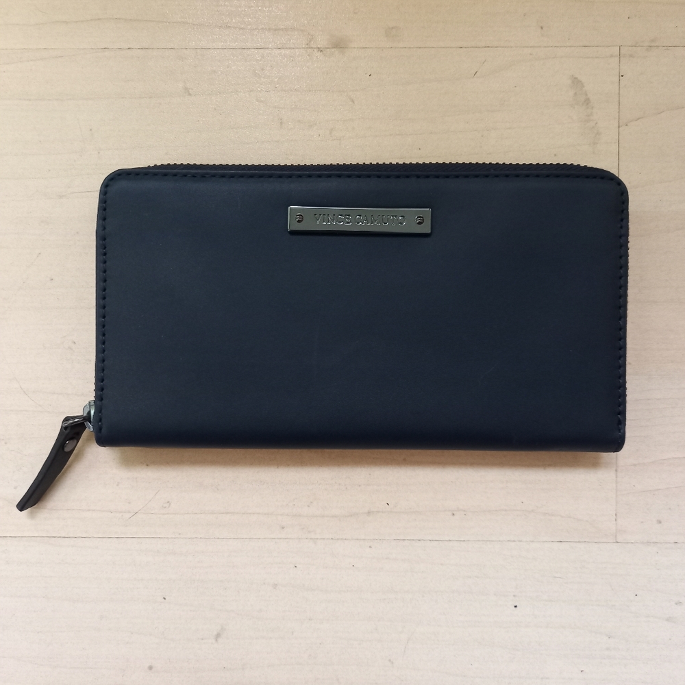 Vince Camuto Rori Zip around wallet